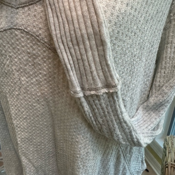 Free People XS EUC Deconstructed Long Sleeve Light Gray Oversized Thermal Top - Picture 3 of 8
